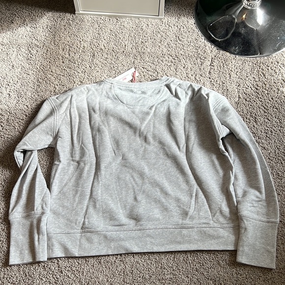 NWT Light Grey Vineyard Vines Sweatshirt size L - Picture 6 of 6
